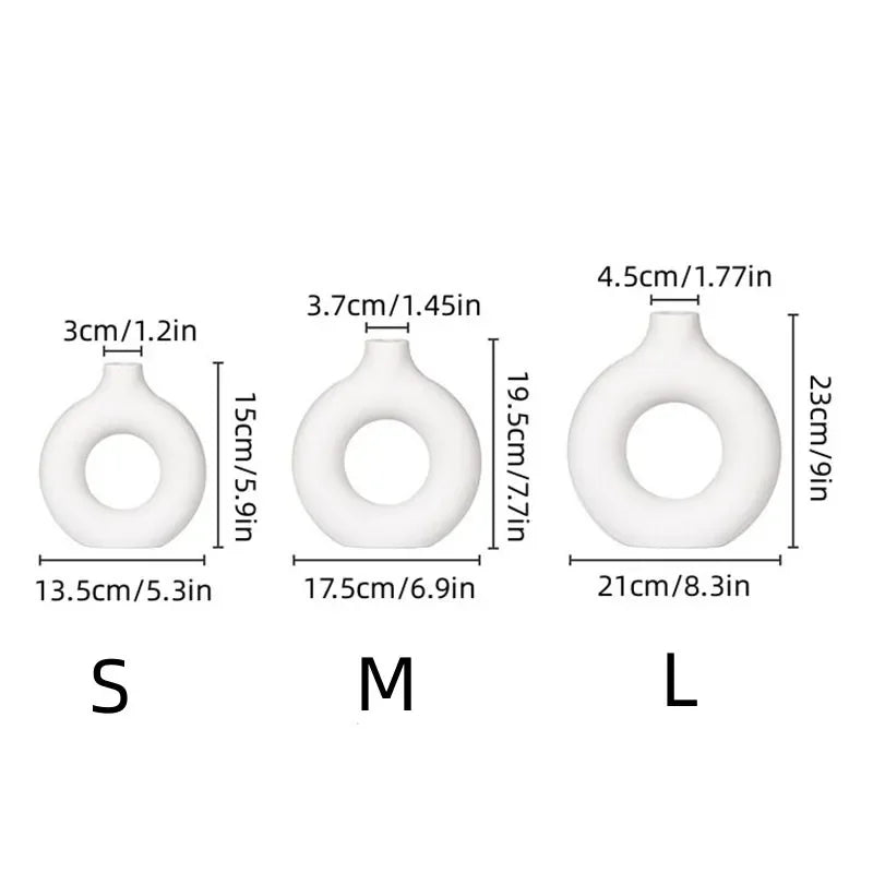 Circa – Minimalist Donut-Shaped Plastic Vase