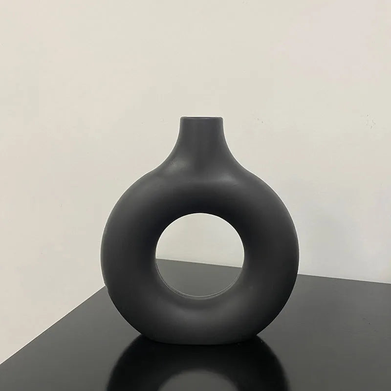 Circa – Minimalist Donut-Shaped Plastic Vase