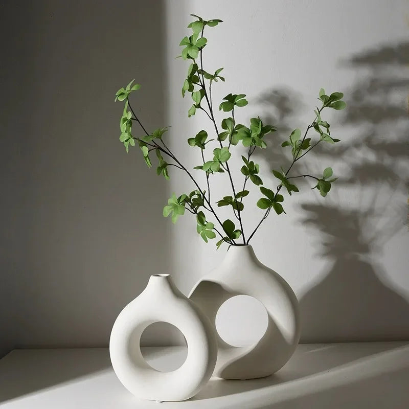 Circa – Minimalist Donut-Shaped Plastic Vase
