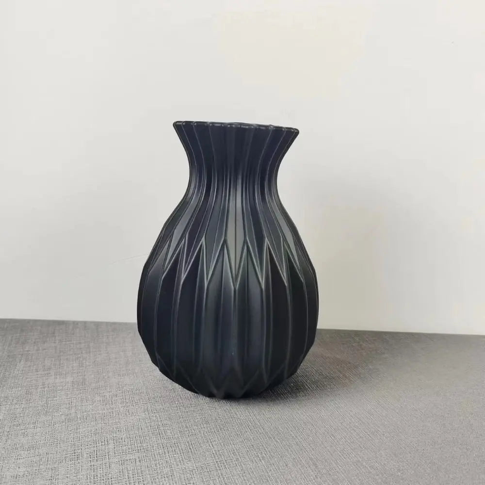 Linea – Modern Sculpted Vase