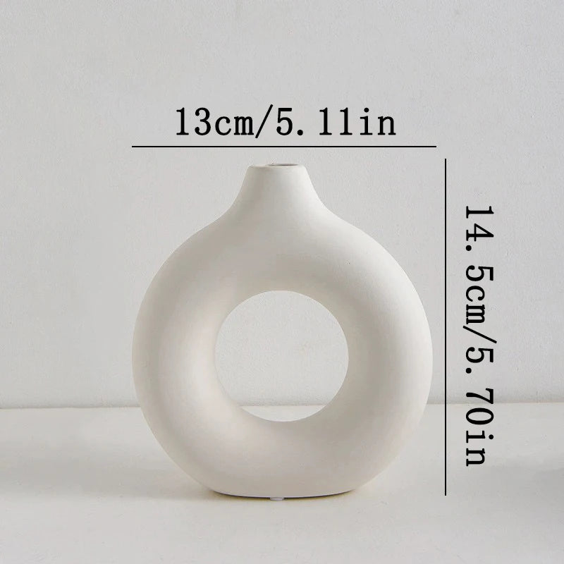 Floe – Nordic Sculptural Vase (White / Black)