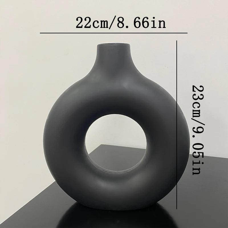 Floe – Nordic Sculptural Vase (White / Black)