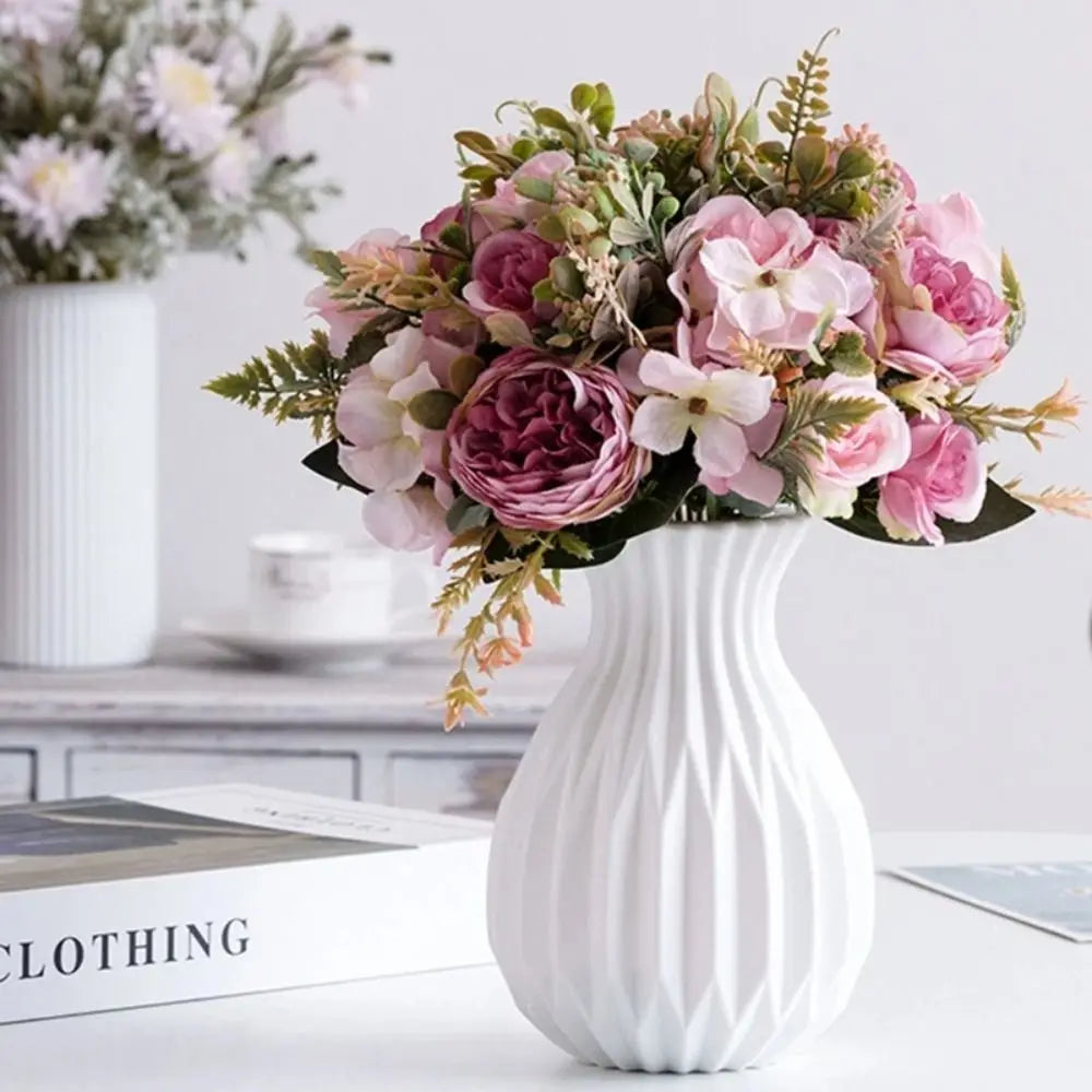 Linea – Modern Sculpted Vase