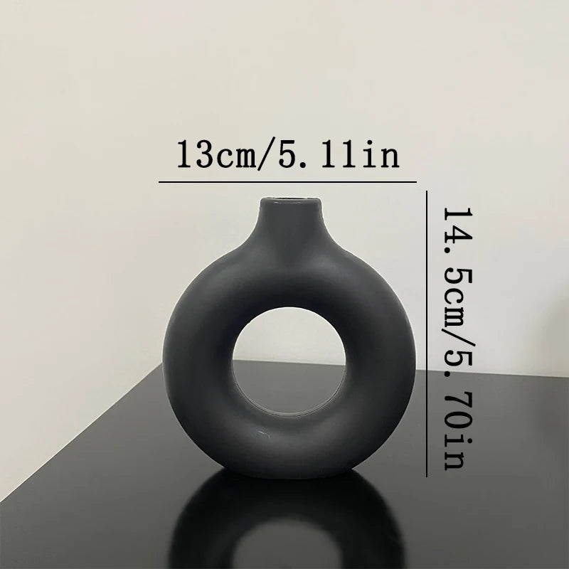 Floe – Nordic Sculptural Vase (White / Black)