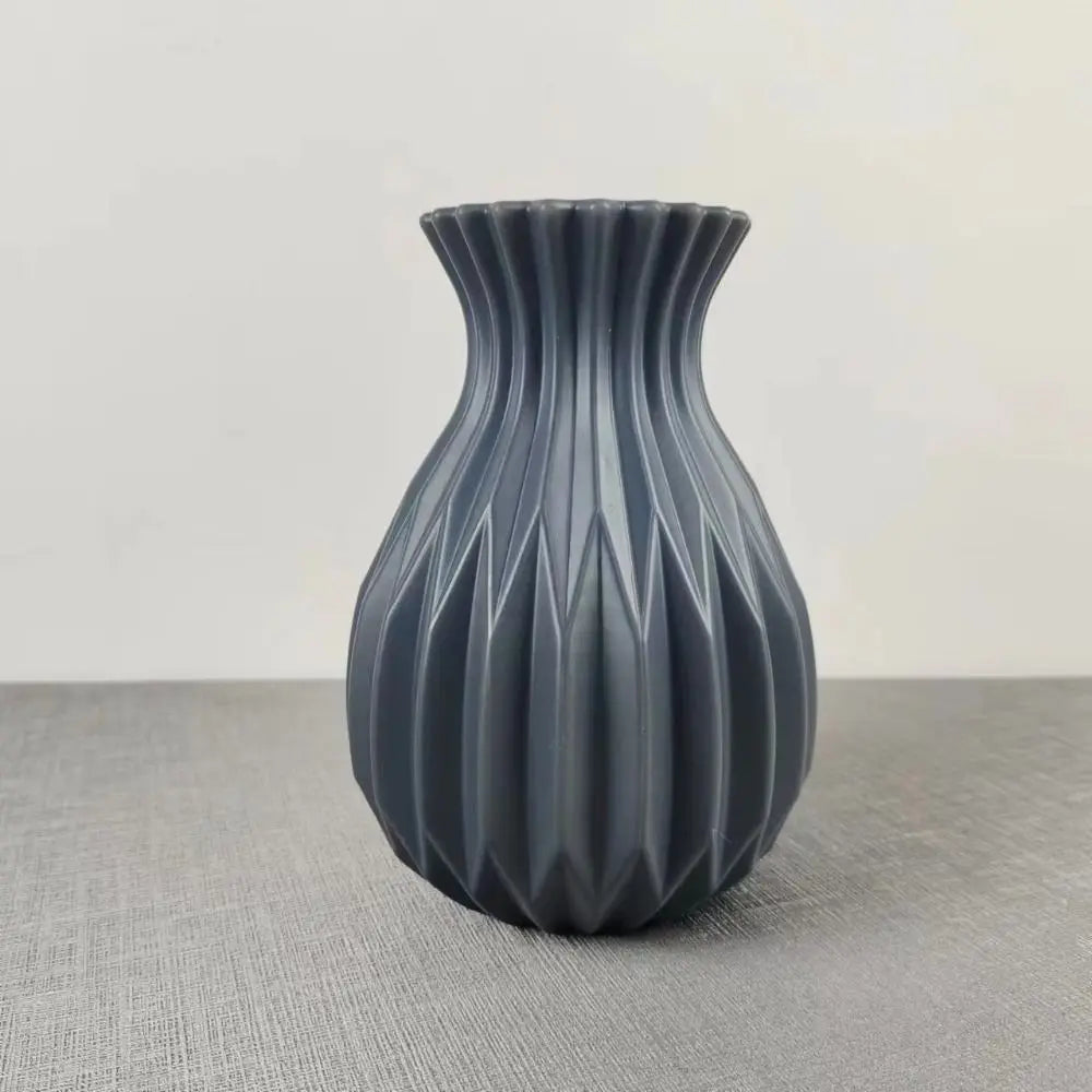 Linea – Modern Sculpted Vase