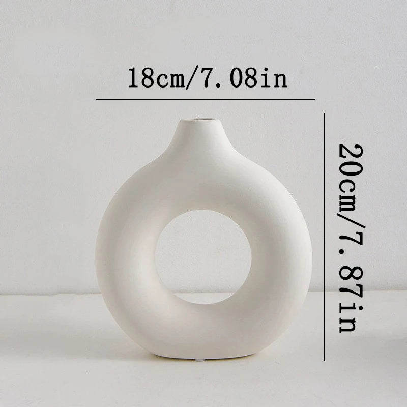 Floe – Nordic Sculptural Vase (White / Black)