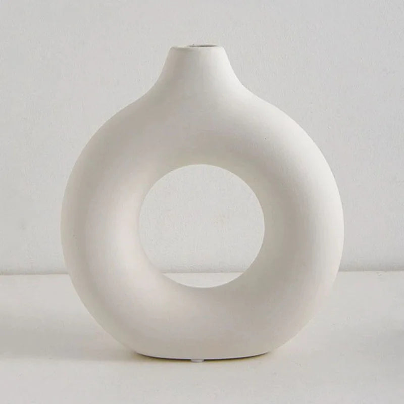 Circa – Minimalist Donut-Shaped Plastic Vase