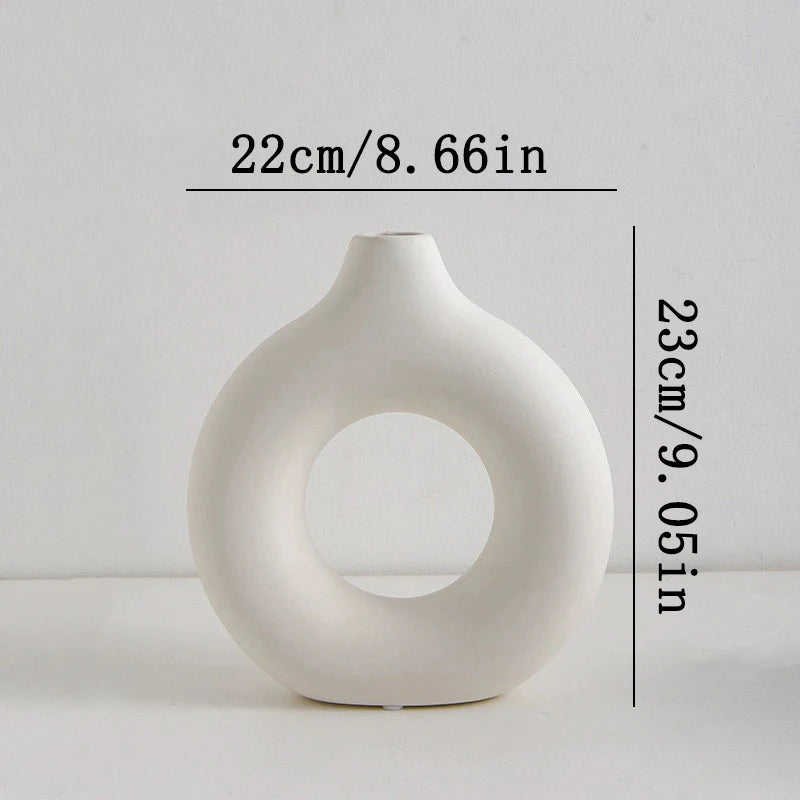 Floe – Nordic Sculptural Vase (White / Black)