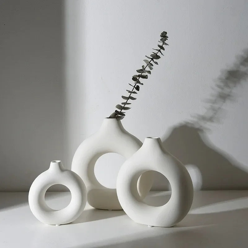 Circa – Minimalist Donut-Shaped Plastic Vase