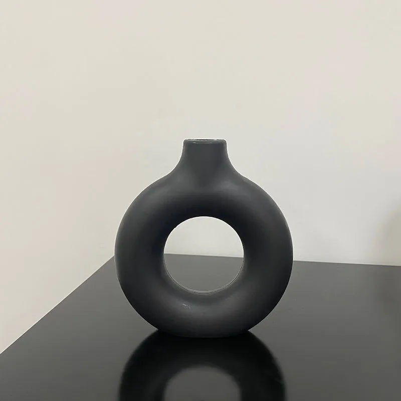 Circa – Minimalist Donut-Shaped Plastic Vase
