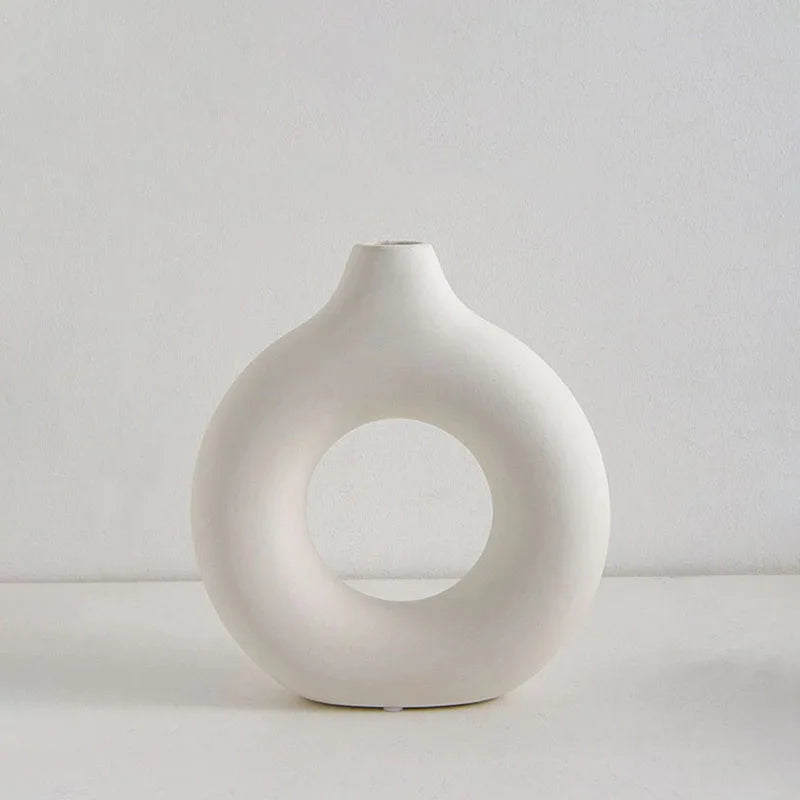 Circa – Minimalist Donut-Shaped Plastic Vase