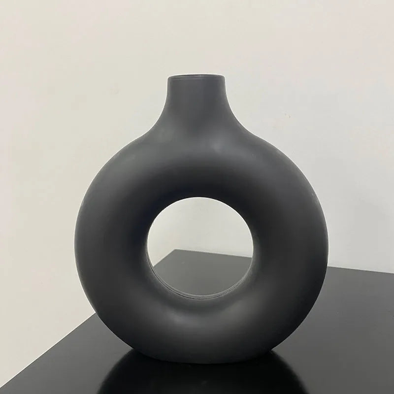 Circa – Minimalist Donut-Shaped Plastic Vase