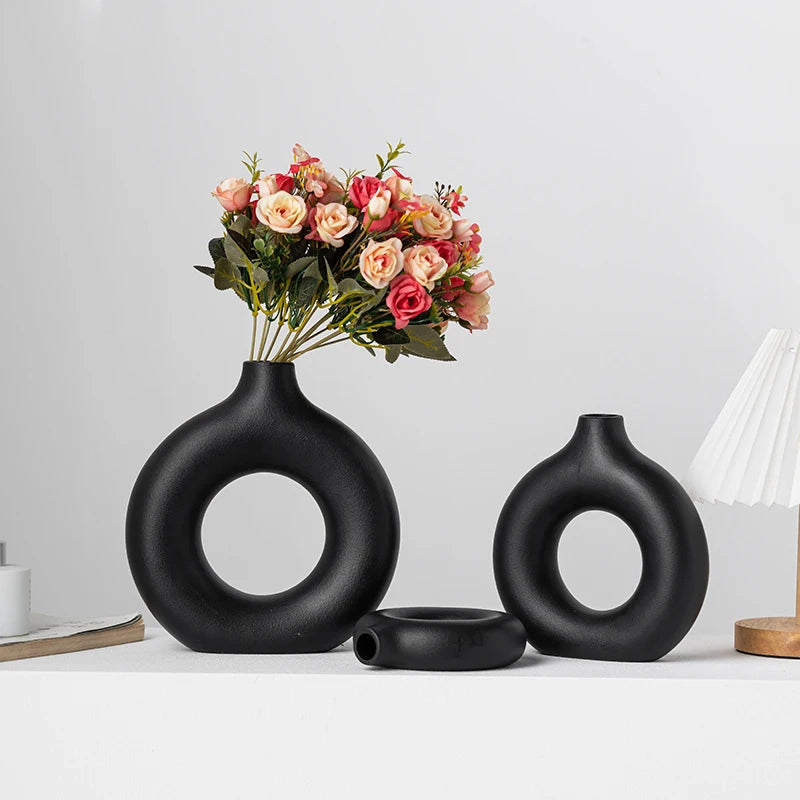 Floe – Nordic Sculptural Vase (White / Black)