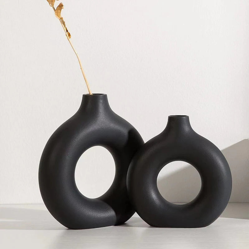 Floe – Nordic Sculptural Vase (White / Black)