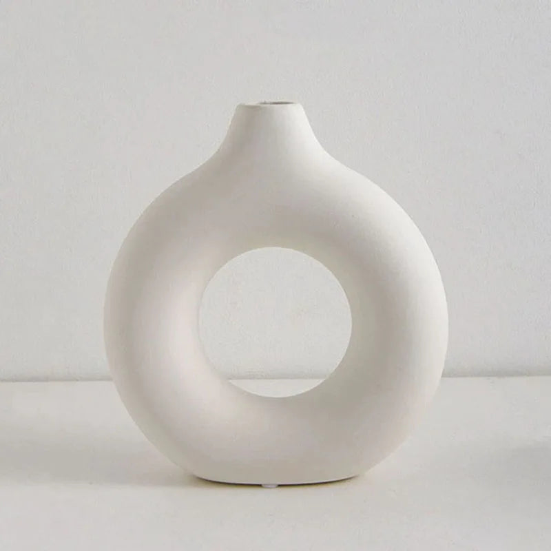 Circa – Minimalist Donut-Shaped Plastic Vase