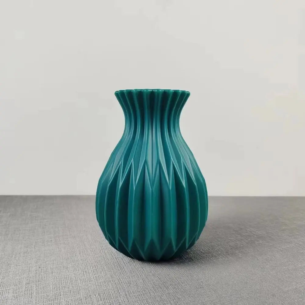 Linea – Modern Sculpted Vase