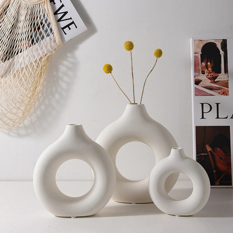 Floe – Nordic Sculptural Vase (White / Black)