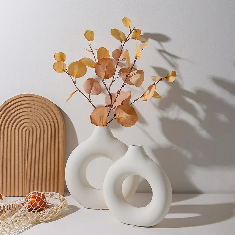 Floe – Nordic Sculptural Vase (White / Black)